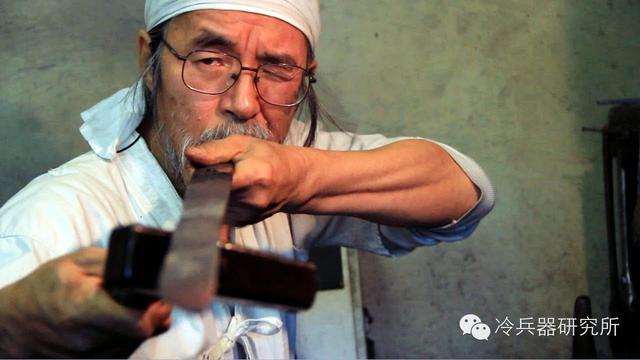 日本顶级武士刀铸造方法和过程揭秘