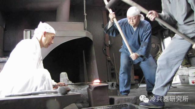 日本顶级武士刀铸造方法和过程揭秘